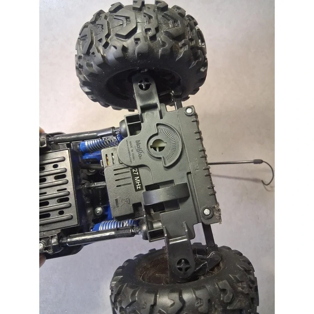 Maisto Rock Climber With Remote - Picture 10 of 14